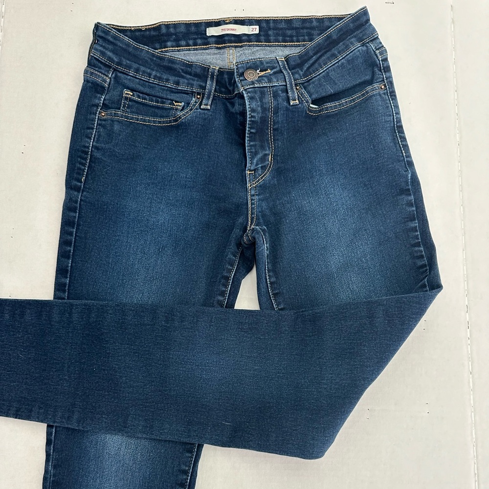 Classic Levis 711 Womans Skinny Jeans